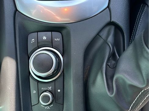Used 2021 MAZDA MX-5 Miata RF Grand Touring RWD image 19