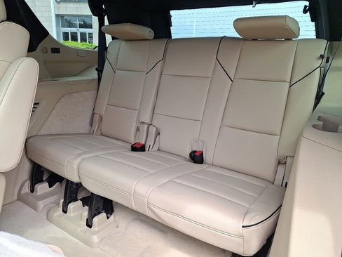 Certified 2023 Cadillac Escalade Premium Luxury image 11