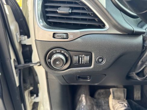 Used 2019 Jeep Cherokee Overland w/ Technology Group AWD/4WD image 20