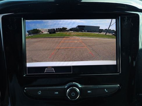 Used 2022 Chevrolet Traverse LS FWD image 12
