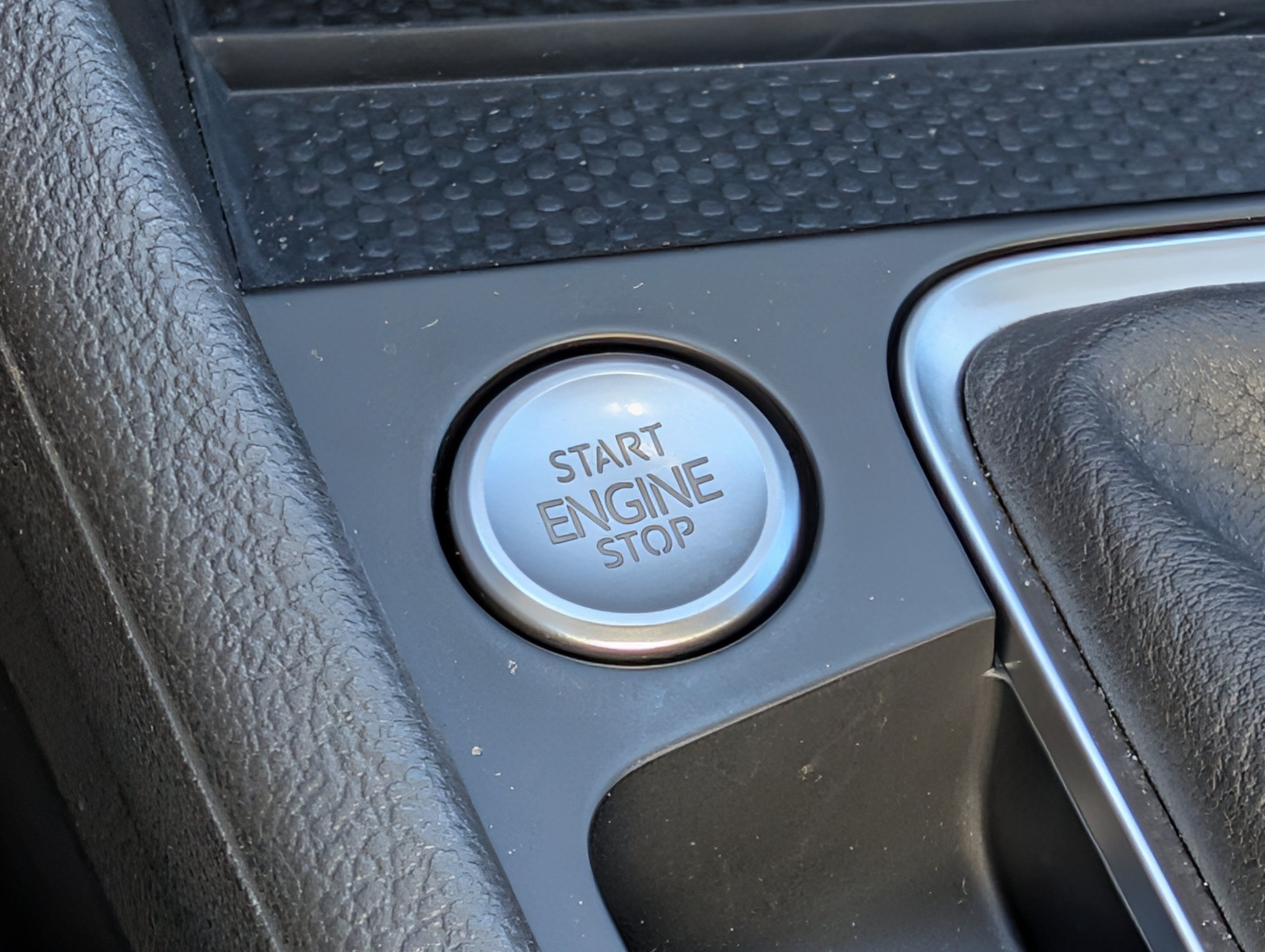 Certified 2025 Volkswagen Jetta SE FWD image 28
