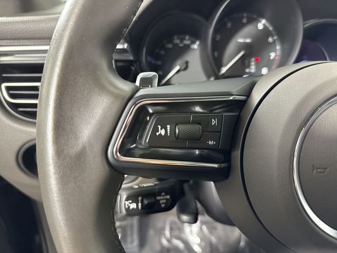 Certified 2025 Porsche Macan AWD/4WD image 38