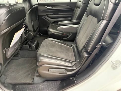 Used 2023 Jeep Grand Cherokee L Laredo AWD/4WD image 12
