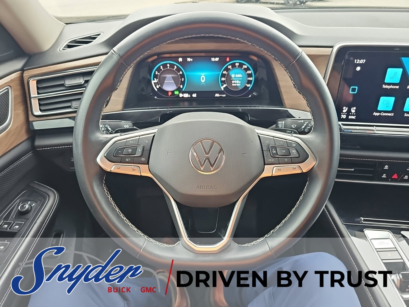 Used 2024 Volkswagen Atlas SE FWD image 13