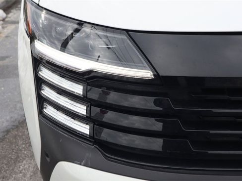 Certified 2025 Nissan Kicks SR image 10