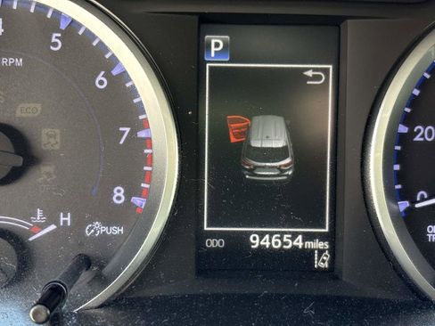 Used 2018 Toyota Highlander LE FWD image 25