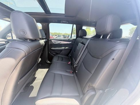Used 2025 Cadillac XT6 Luxury FWD image 7