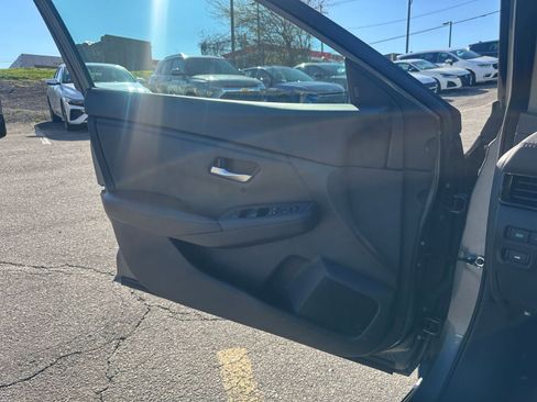 Used 2024 Nissan Sentra SV FWD image 18