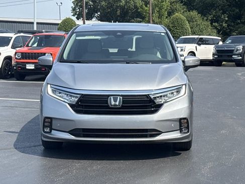 Used 2023 Honda Odyssey Touring image 2