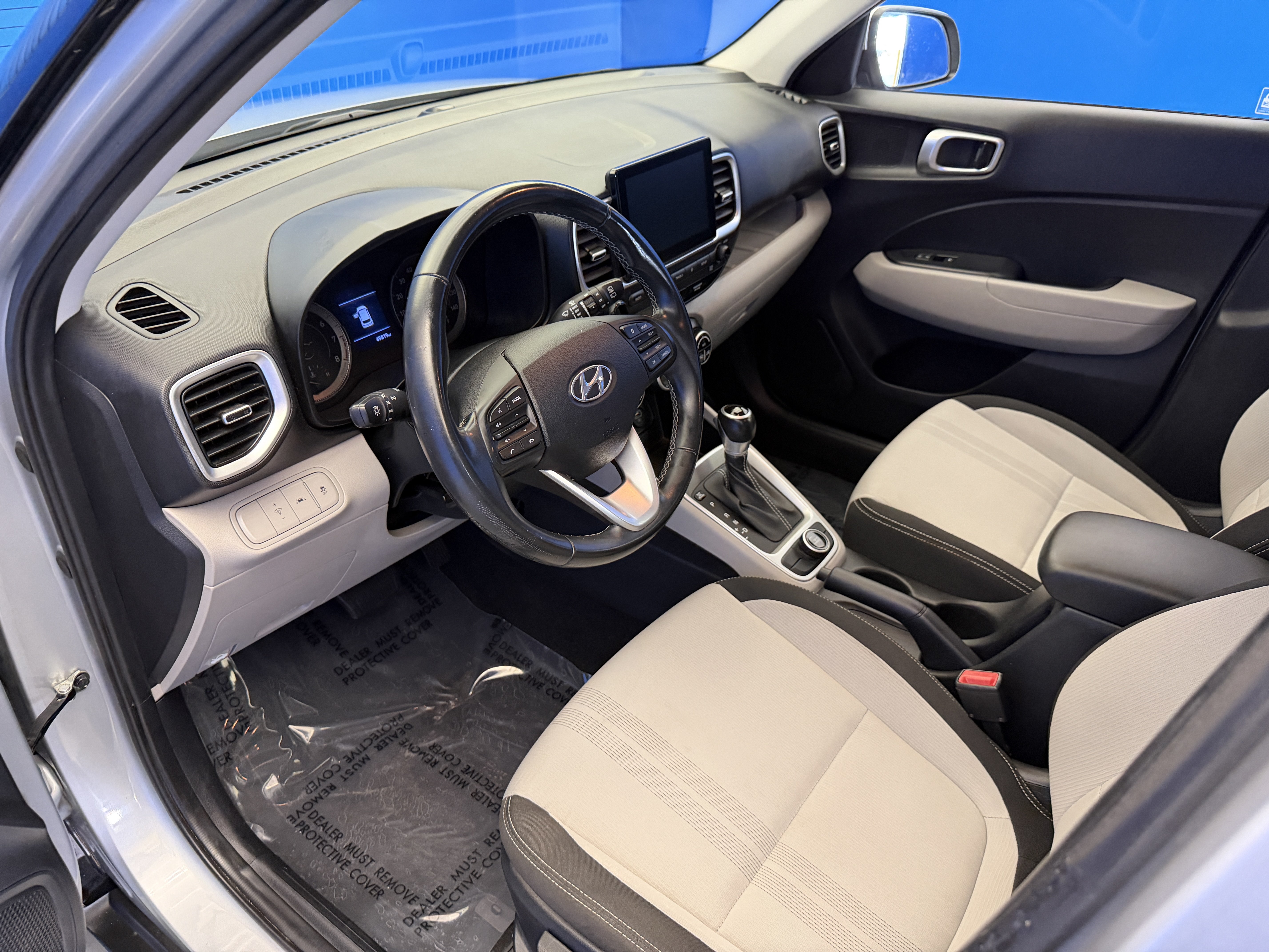 Used 2021 Hyundai Venue SEL FWD image 11