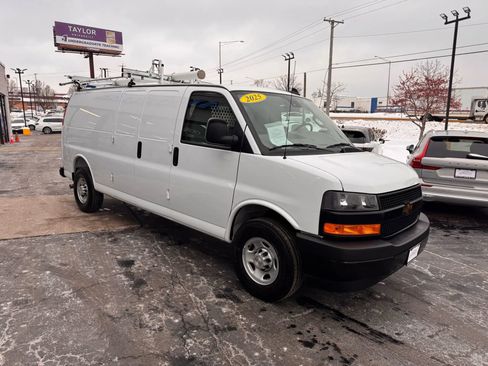 Used 2025 Chevrolet Express 2500 Extended w/ Communications Package image 7