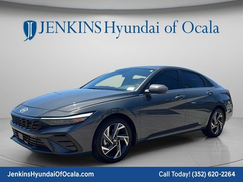 Certified 2025 Hyundai Elantra Limited FWD image 7