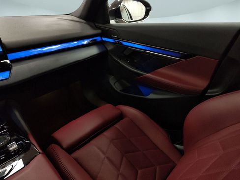 Certified 2025 BMW 540i xDrive image 28