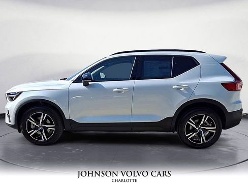 New 2026 Volvo XC40 B5 Core w/ Climate Package image 9