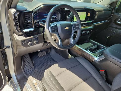 Used 2024 Chevrolet Silverado 2500 LT AWD/4WD image 22
