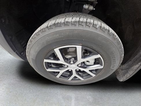 Used 2023 Jeep Grand Cherokee Limited image 32