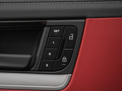 Used 2025 Porsche Cayenne S image 28