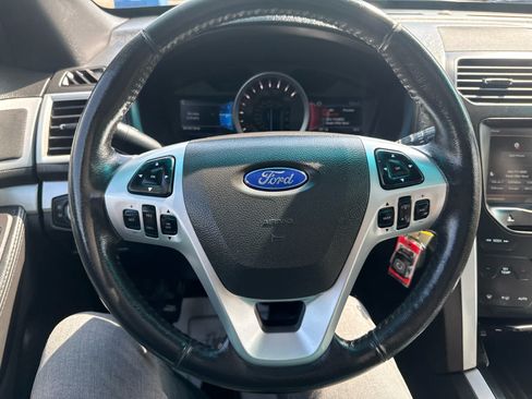 Used 2014 Ford Explorer XLT w/ Equipment Group 202A AWD/4WD image 22