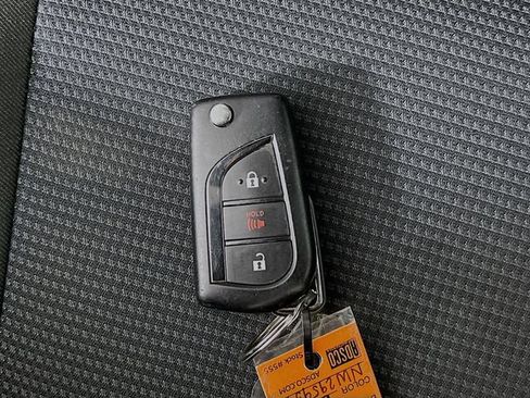 Used 2022 Toyota RAV4 LE AWD/4WD image 13