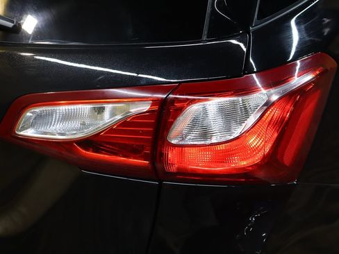 Used 2020 Chevrolet Equinox LT FWD image 22