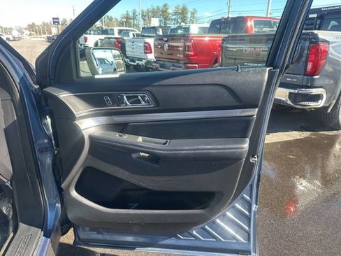 Used 2018 Ford Explorer XLT w/ Equipment Group 202A image 11