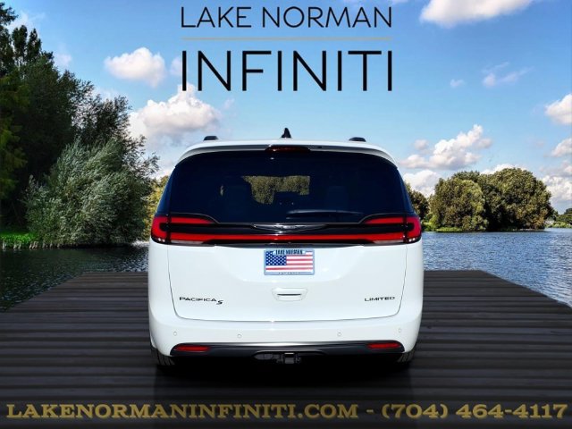 Used 2024 Chrysler Pacifica Limited w/ Uconnect Theater Family Group FWD image 23