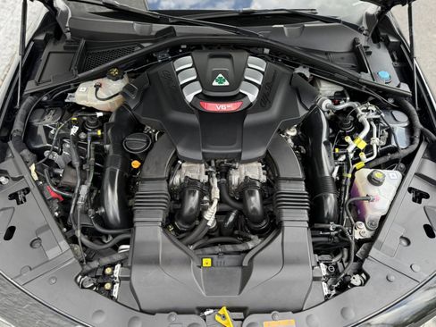 Used 2021 Alfa Romeo Giulia Quadrifoglio image 9