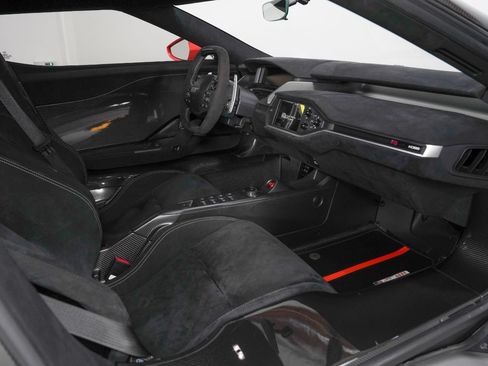 Used 2019 Ford GT RWD image 34