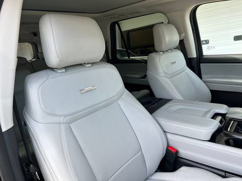 Used 2025 Ford Expedition Max Platinum w/ Driver's Package AWD/4WD image 16