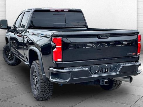 Used 2025 Chevrolet Silverado 2500 ZR2 w/ Technology Package AWD/4WD image 10