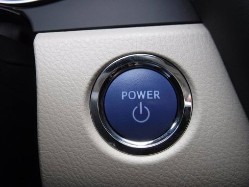 Used 2022 Toyota Camry XLE w/ Navigation Upgrade Package image 29