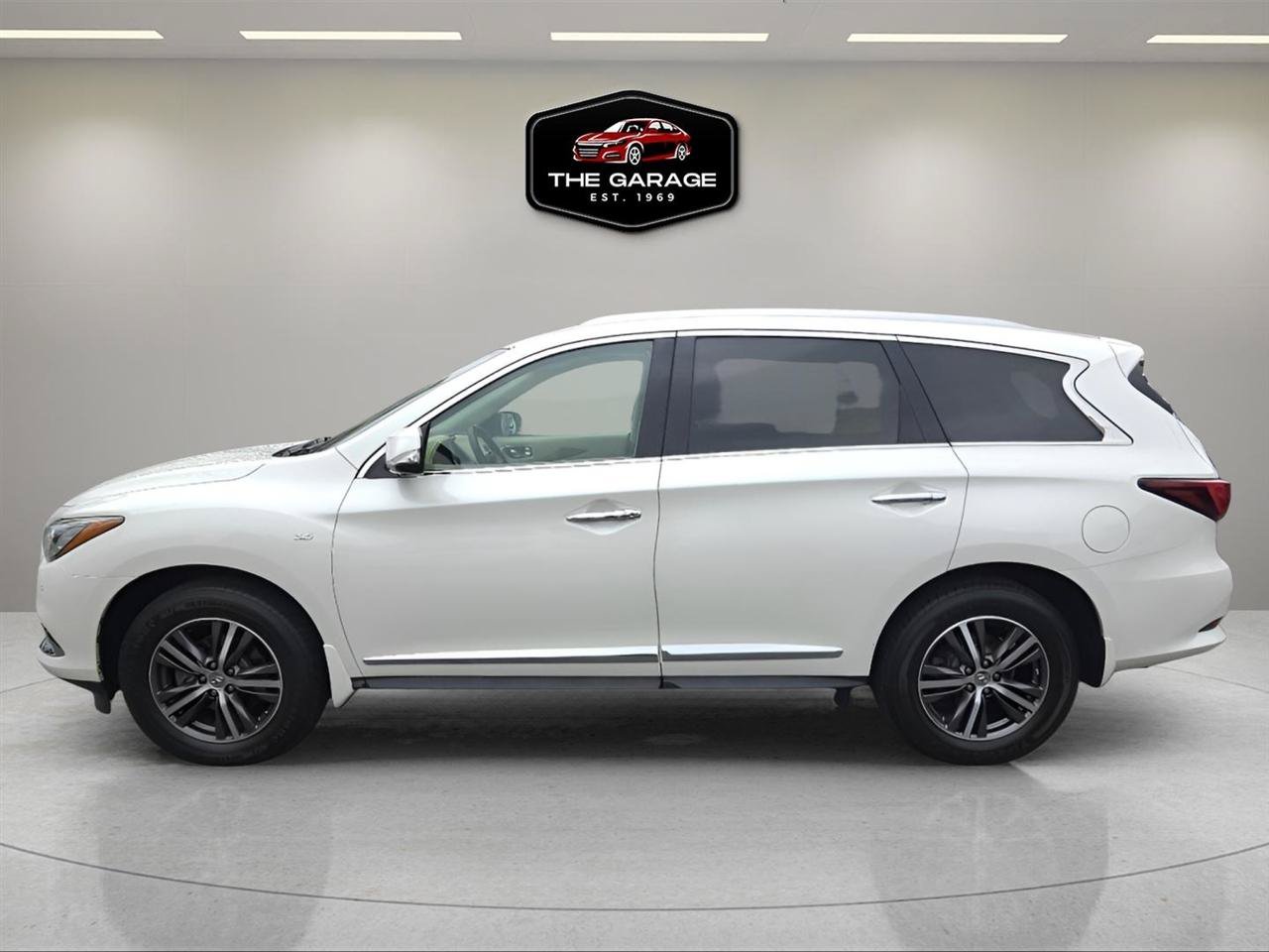 Used 2019 INFINITI QX60 Luxe w/ Essential Package AWD/4WD image 3