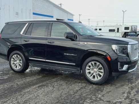 Used 2024 GMC Yukon Denali w/ Advanced Technology Package image 2