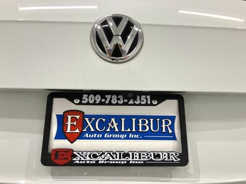 Used 2020 Volkswagen Tiguan SEL w/ 3rd Row Seat Package AWD/4WD image 16