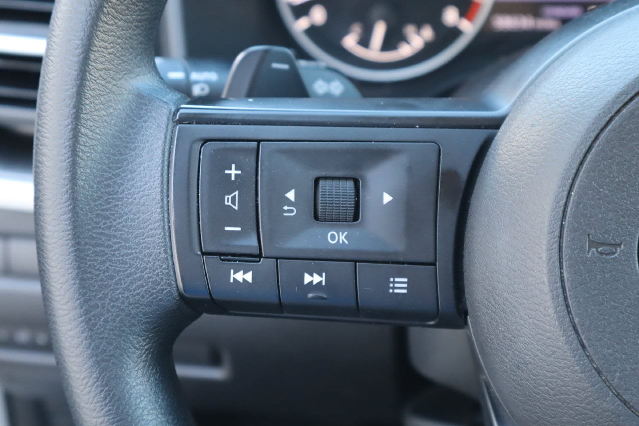 Used 2024 Nissan Rogue SV FWD image 12