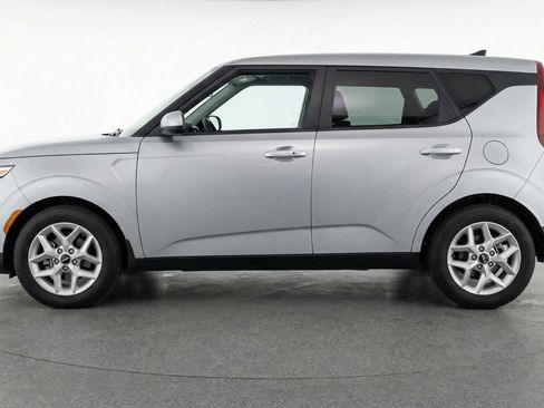 Used 2025 Kia Soul LX w/ LX Technology Package image 5