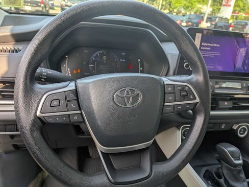 Used 2025 Toyota Grand Highlander AWD image 9