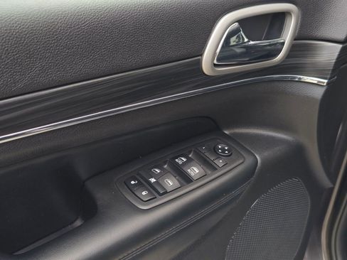 Used 2019 Jeep Grand Cherokee Limited image 31