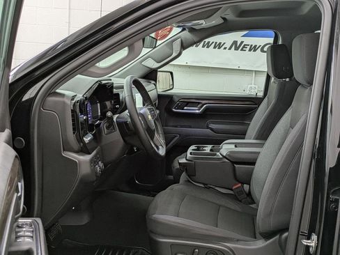 Used 2024 Chevrolet Silverado 1500 LT AWD/4WD image 4