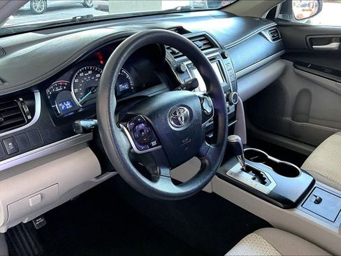 Used 2014 Toyota Camry LE image 17