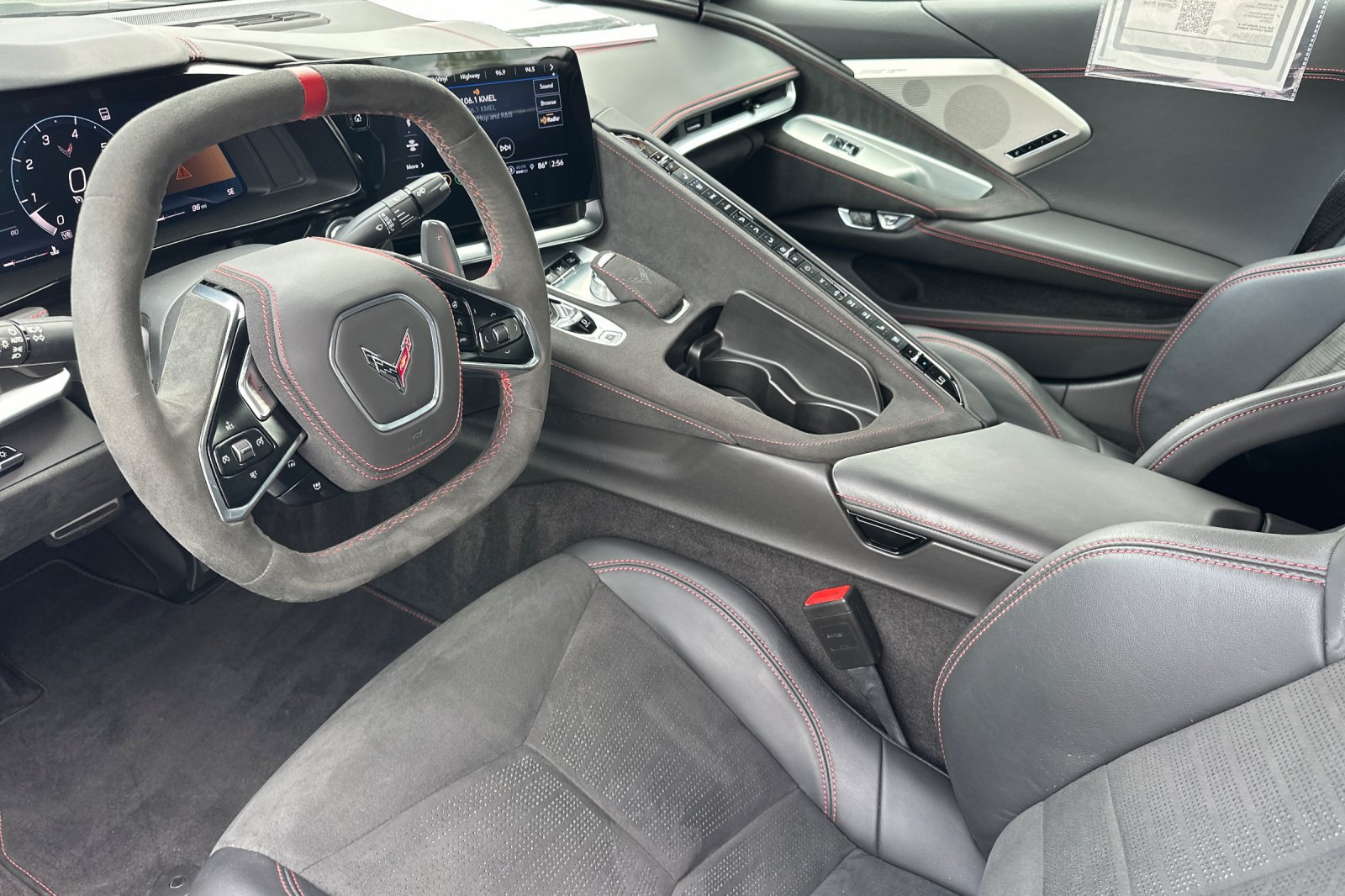 Used 2022 Chevrolet Corvette Stingray Premium Cpe w/ Z51 Performance Package RWD image 10
