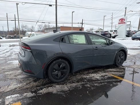 New 2026 Toyota Prius LE image 9