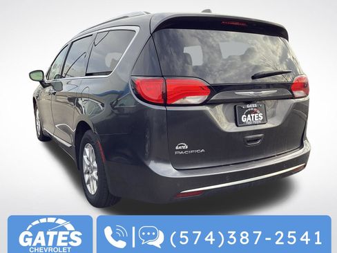 Used 2020 Chrysler Pacifica Touring-L image 6