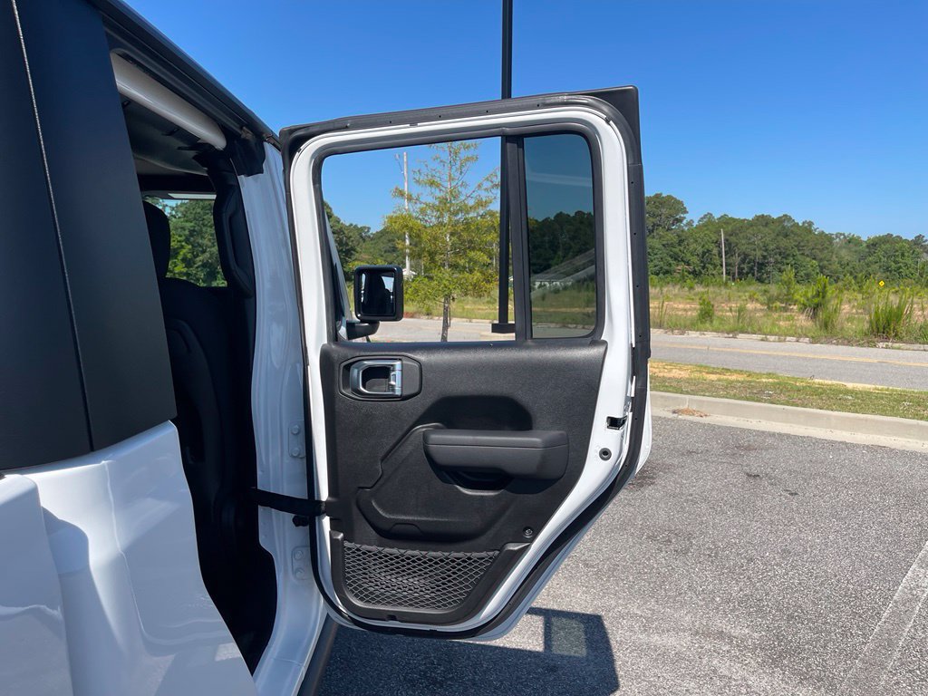 Used 2025 Jeep Gladiator Mojave w/ Convenience Group AWD/4WD image 50