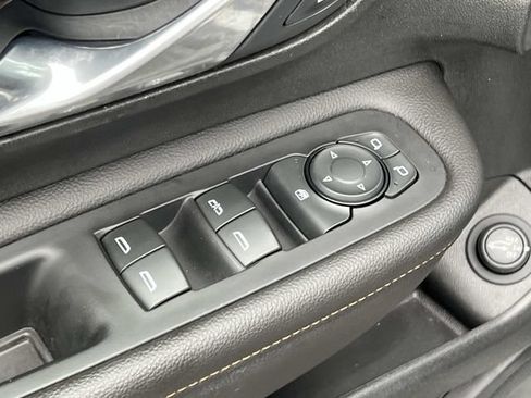 Used 2020 GMC Terrain SLT w/ Preferred Package FWD image 16