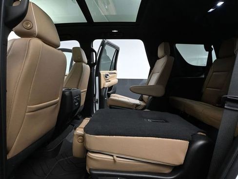 Used 2021 Chevrolet Tahoe Premier w/ Premium Package image 46