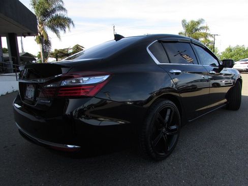 Used 2017 Honda Accord Hybrid Sedan image 8
