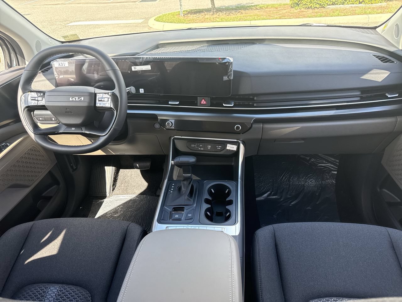 New 2027 Kia Carnival LX FWD image 30