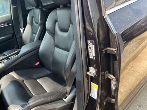 Used 2017 Volvo XC90 T6 Momentum w/ Vision Package AWD/4WD image 7