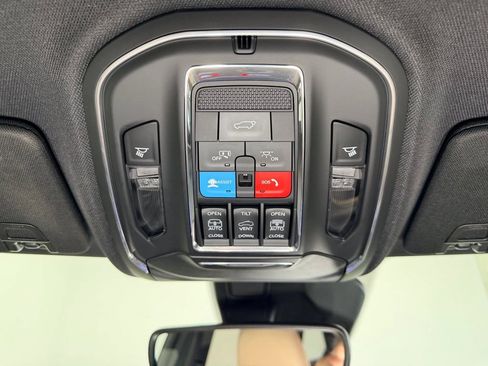Used 2024 Jeep Grand Cherokee Limited AWD/4WD image 12